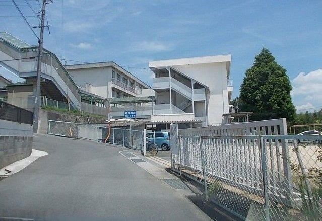 フェアリーランド　Ｂの周辺|熊野第２小学校まで850m
