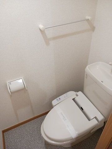 グランジュネッスのトイレ|落ち着いた色調のトイレです