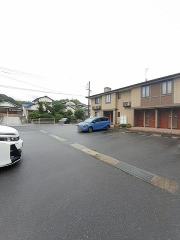 サクシス　アイラ　Ⅱの駐車場|カースペースがあります