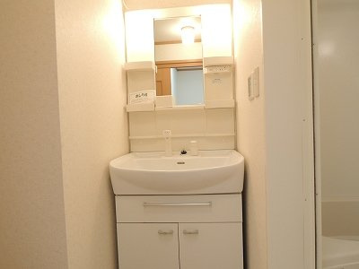 ヴィラ・プリムローズの洗面所|コンパクトで使いやすい洗面所