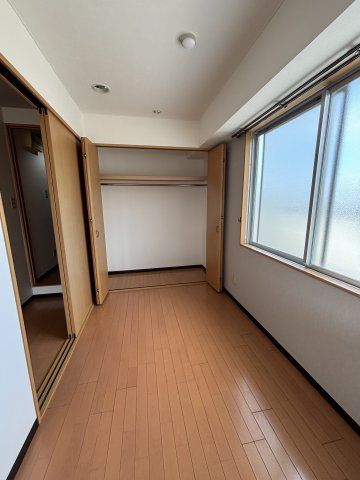 ルミエール星田の洋室