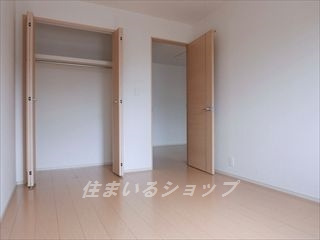 ティ・シュティル　Ⅰ番館の寝室|クローゼットあり