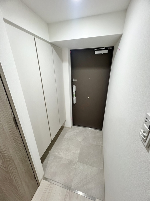 STANDZ新大阪の玄関