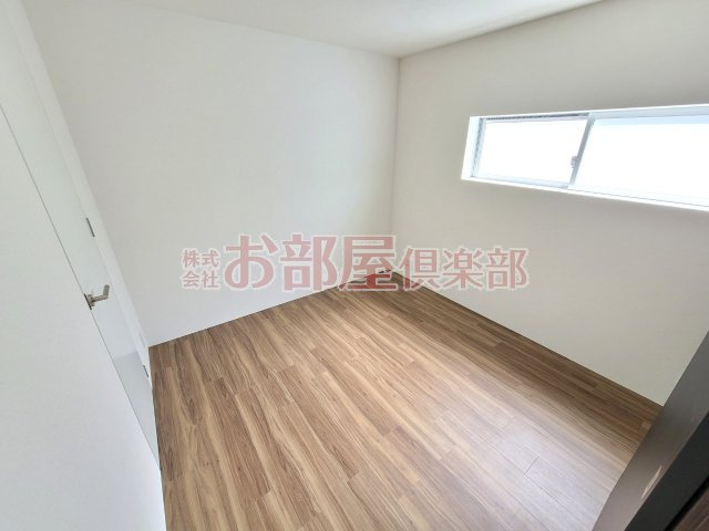 GARAGE HOUSE La Diceの洋室|個人の部屋や寝室として使える洋室です