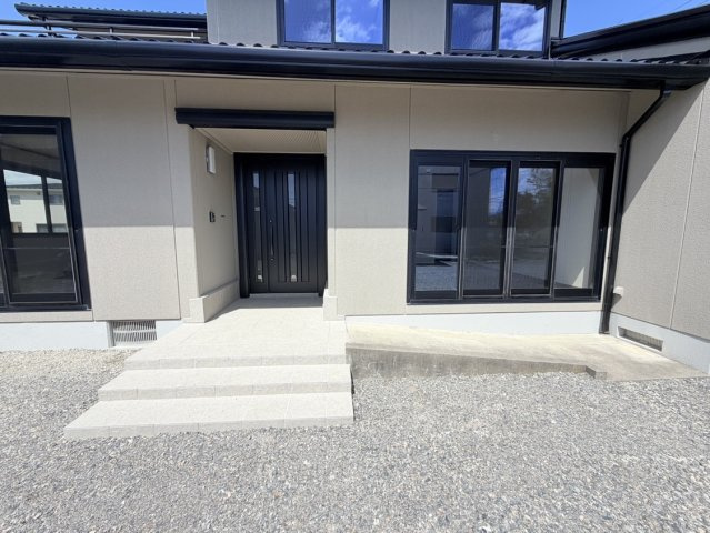 島内　中古住宅の玄関