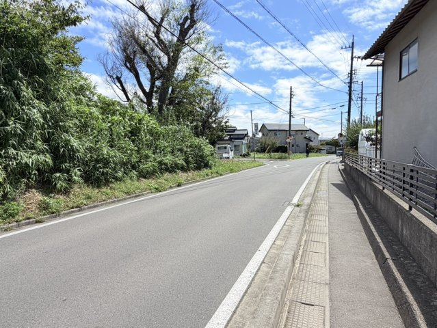 島内　中古住宅の前面道路含む現地写真