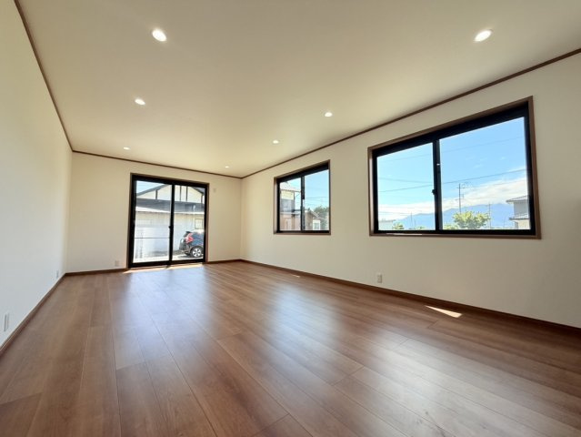 島内　中古住宅の居間・リビング