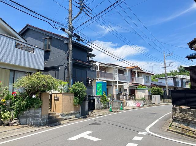 坂戸市西坂戸　中古売戸建の前面道路含む現地写真