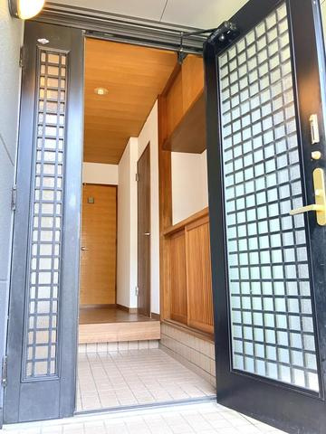 坂戸市西坂戸　中古売戸建の玄関