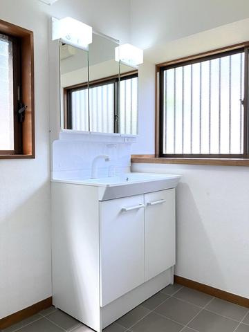 坂戸市西坂戸　中古売戸建の独立洗面台