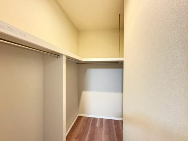 【収納】 | 【収納】約7.5帖の洋室は縦長の大型WIC併設です！