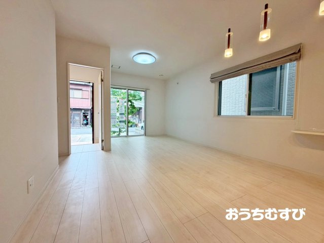 春日井市南花長町7丁目の居間・リビング