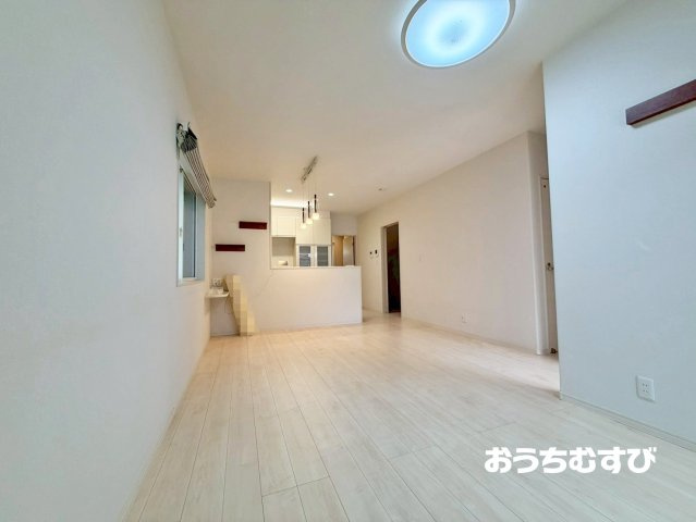 春日井市南花長町7丁目の居間・リビング