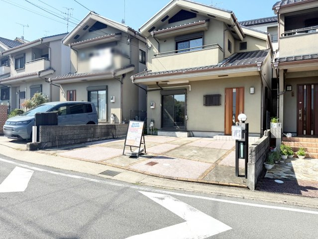 樫原山ノ上町の前面道路含む現地写真