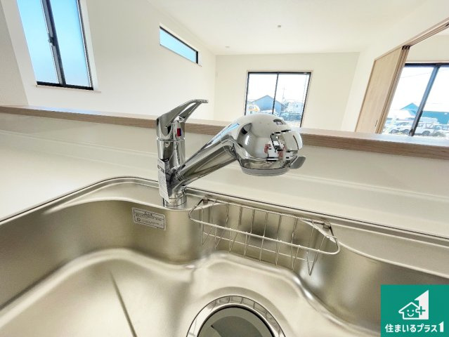 明石市大久保町八木　新築一戸建ての設備|浄水器を内蔵！炊飯時、お茶を作る時に安心してお水を使えます！お湯と冷水、浄水と原水、シャワーの切替えもワンタッチです！