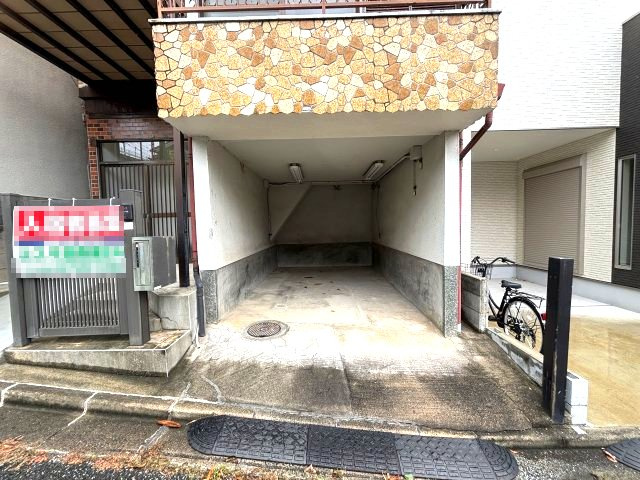 河内長野市向野町の一戸建ての駐車場
