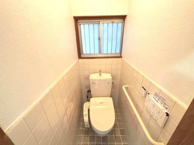 河内長野市向野町の一戸建てのトイレ