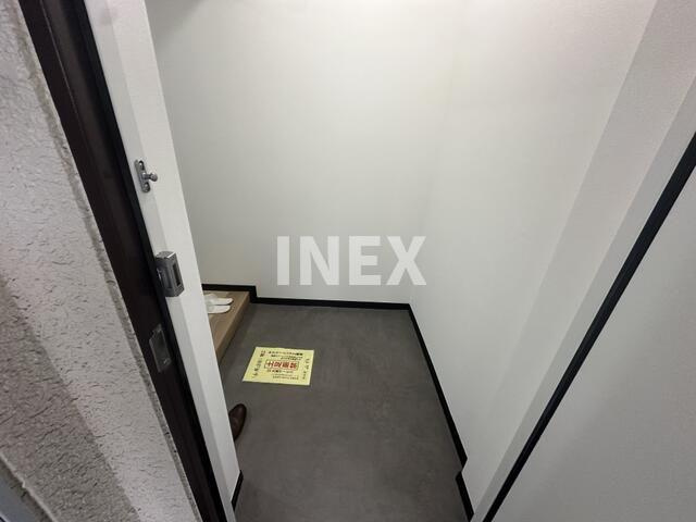 トーカンマンション反町の玄関