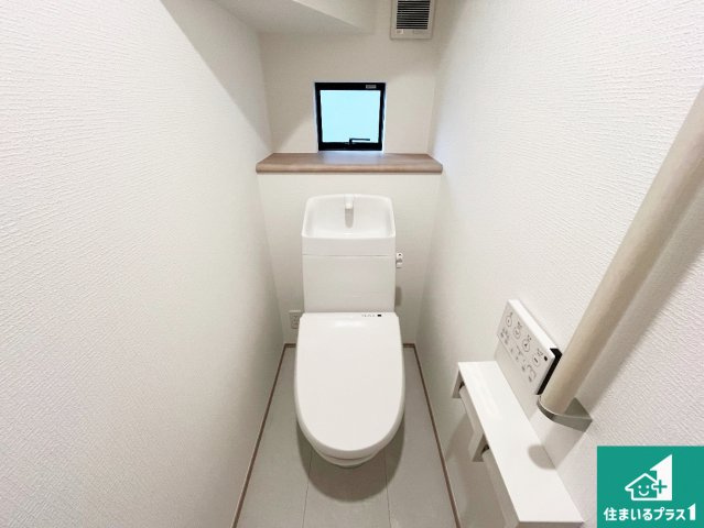 明石市大久保町八木　新築一戸建てのトイレ|1・2階の2ヶ所にあるので、朝の忙しい時間の順番待ちもなく、深夜の利用にも大変便利です。