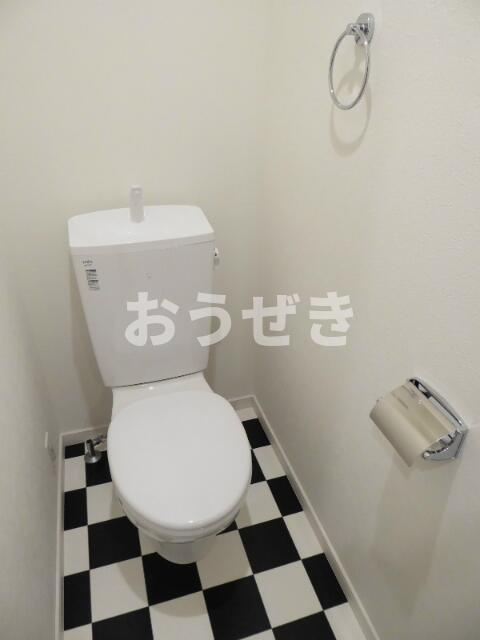 （ハーミットクラブハウスシリーズ）ブリティッシュクラブ宮川町のトイレ|床のアクセントがオシャレです…