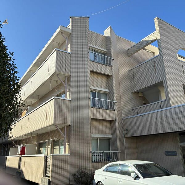 ローヤル国立マンションの外観