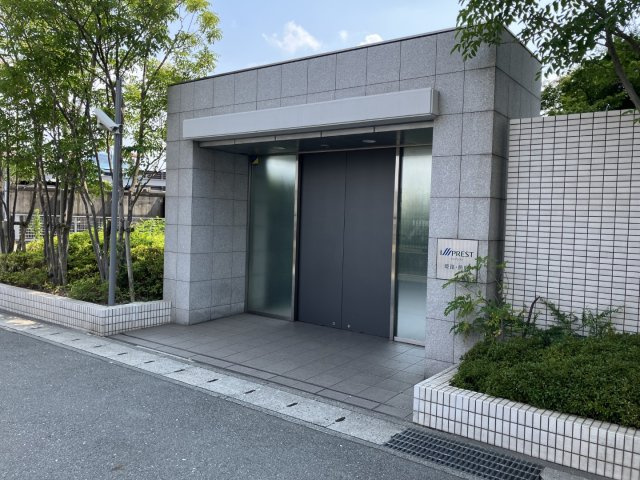 姫路市飾磨区玉地の中古マンションのエントランス