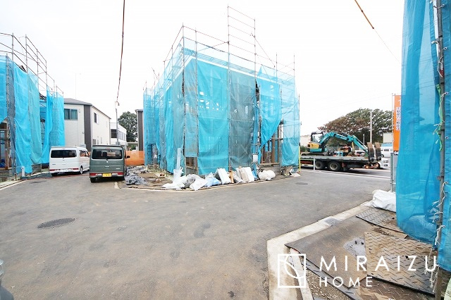 【前面道路含む現地写真】 | 贅沢な暮らしにぴったり設備が魅力♪家事導線の良い水回りで毎日綺麗家事もラクラク♪早朝、夜間問わず現地見学＆周辺環境ご案内致します♪