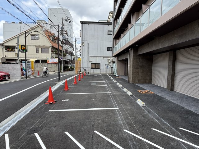 シャルールメゾン桃谷の駐車場