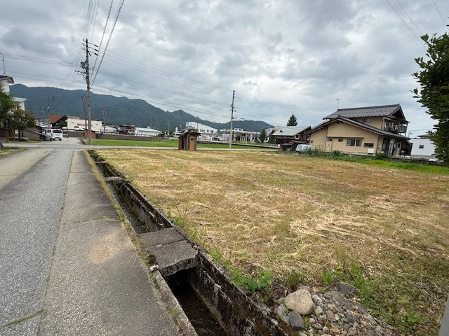 26/8/17ご成約　土地　飛騨市古川町南成町　300万　(7/1新規)の外観
