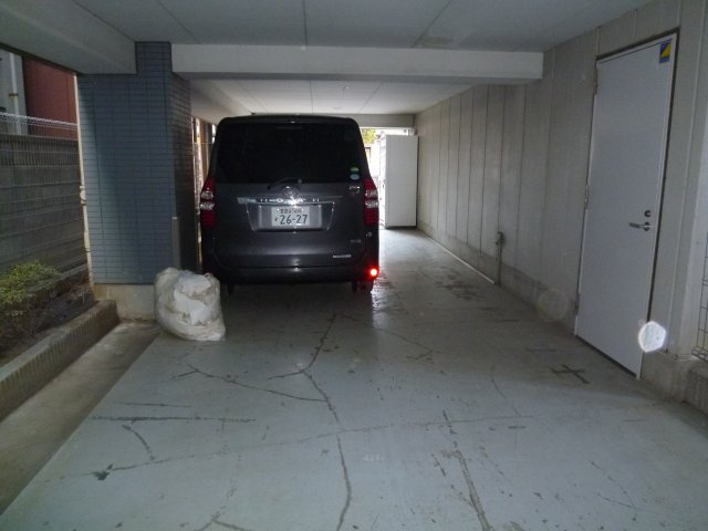 レオーネ亀戸の駐車場
