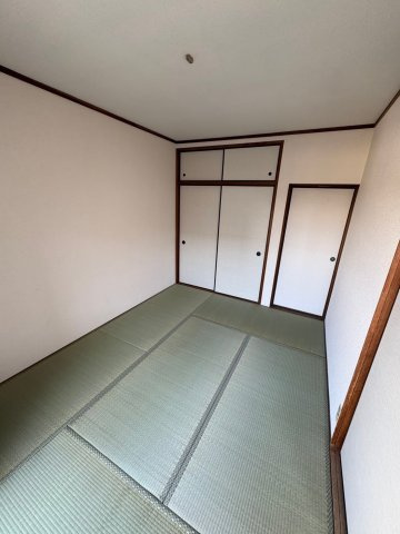 高良内コーポの和室