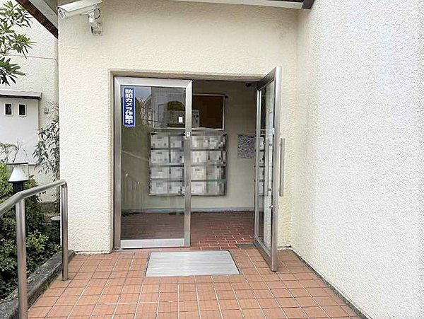 シャルマンコーポ千里山のエントランス