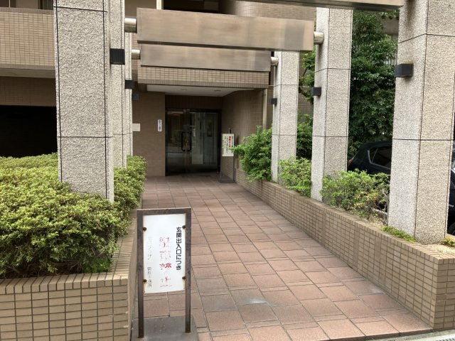 朝日プラザ佃町のエントランス