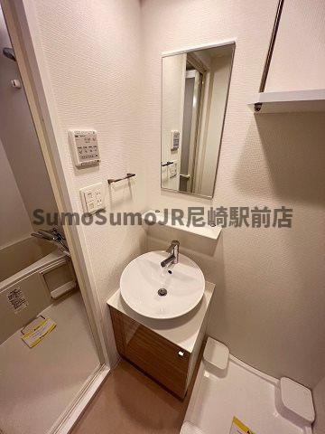 エスリード大阪クレストコートの洗面所|脱衣スペースもあります