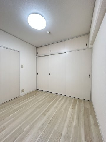 難波リーガルハウスの洋室