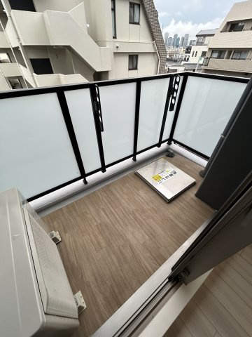 ソルテラスOSAKA塚本のバルコニー|バルコニーからの眺めを楽しみながら食事をしませんか