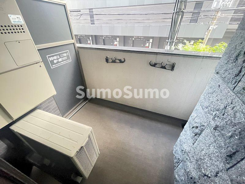 プレサンス堺筋本町駅前のバルコニー