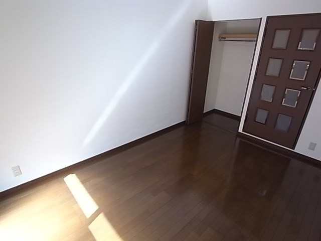 HU岩屋ハイツの居間・リビング