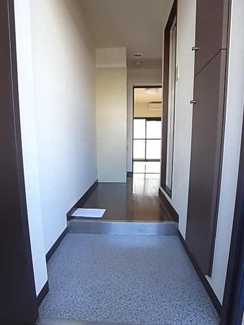 HU岩屋ハイツの玄関