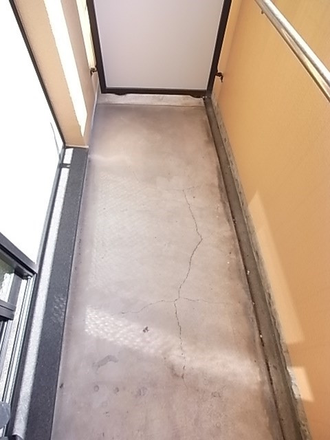 HU岩屋ハイツのバルコニー