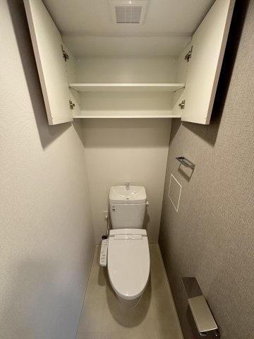 コンフォリア・リヴ博労町一丁目Qのトイレ