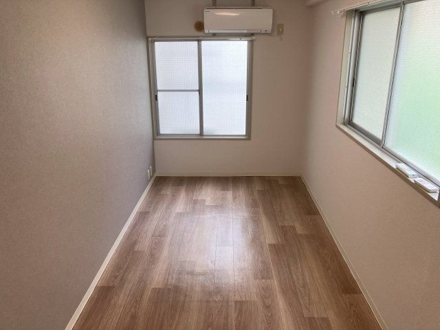 甲南本山コーポラスの居間・リビング