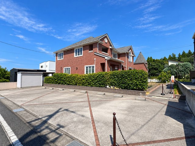 西伯郡大山町赤坂　中古住宅（店舗付）の外観|2026.8月　西側から撮影。駐車場６台可