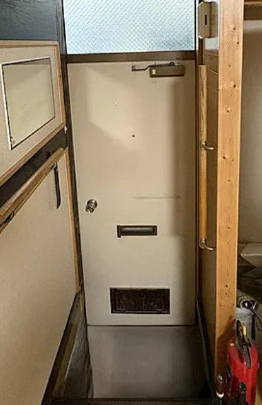 小林荘の玄関