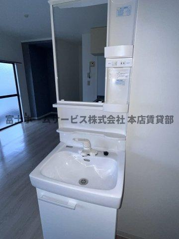 三浦マンションの独立洗面台