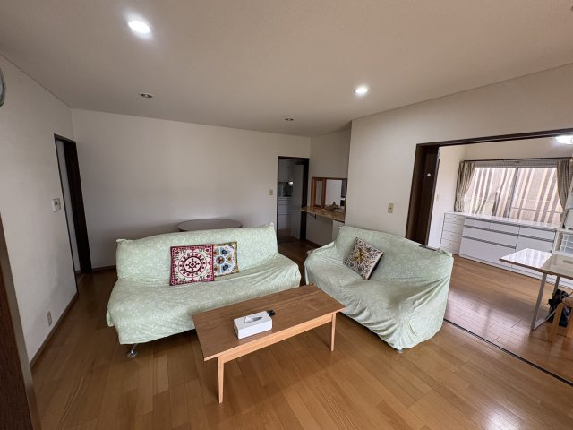 東松山市大字下唐子　中古戸建の居間・リビング