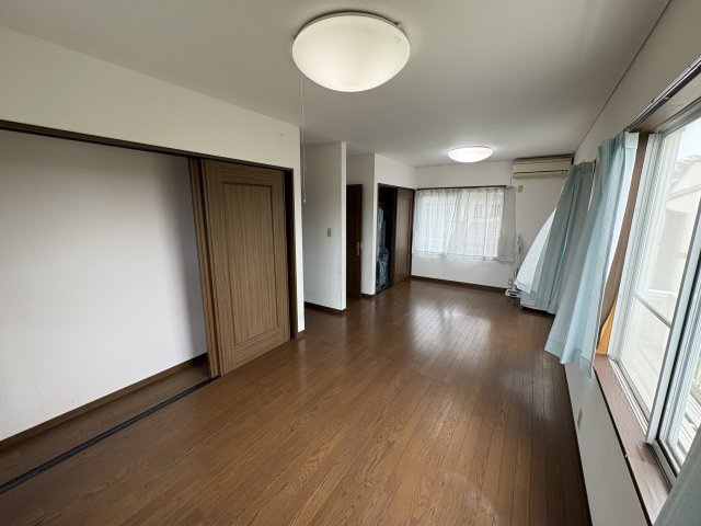 東松山市大字下唐子　中古戸建の洋室