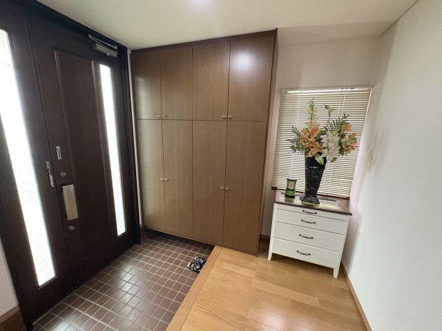 東松山市大字下唐子　中古戸建の玄関