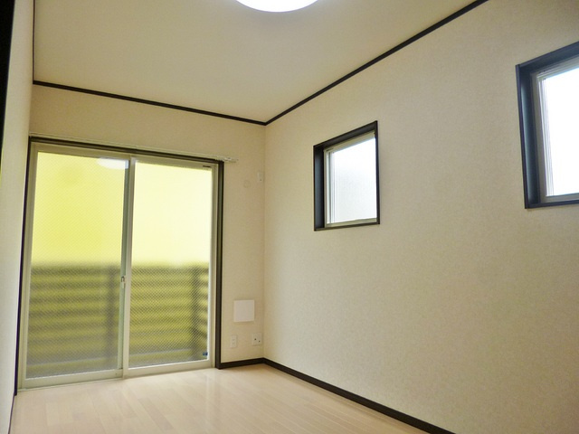 アドシール若柳Ⅱの寝室|二面採光の明るいお部屋です！