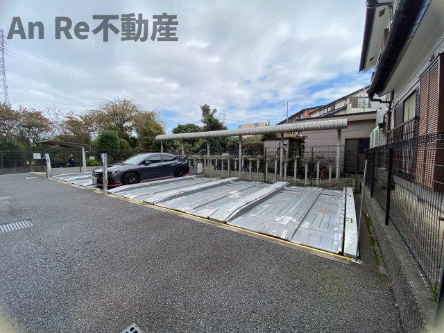 アビテ東川口の駐車場